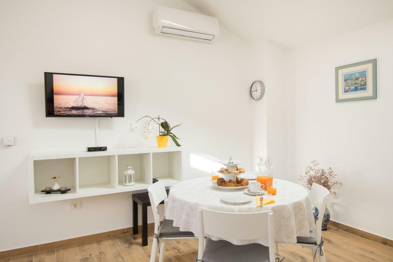 Apartment Bruneta 1 With Sea View Tar-Vabriga Exterior foto